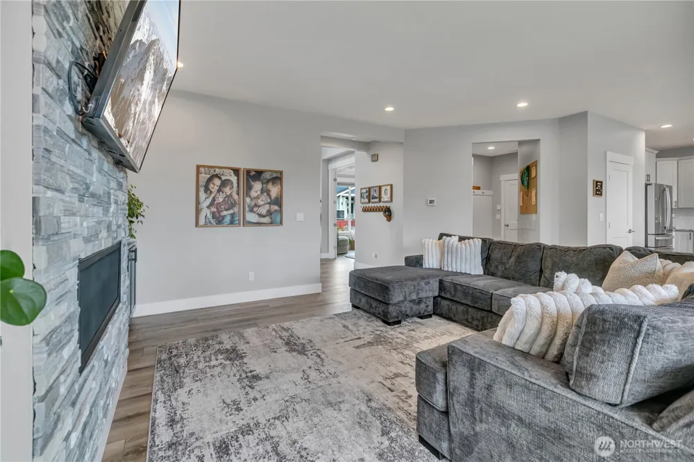 1347 Malatesta Court Enumclaw, WA 98022