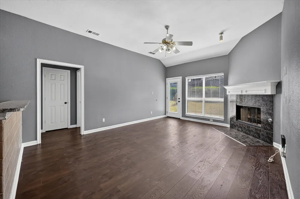 2060 Kenny Court Lewisville, TX 75067