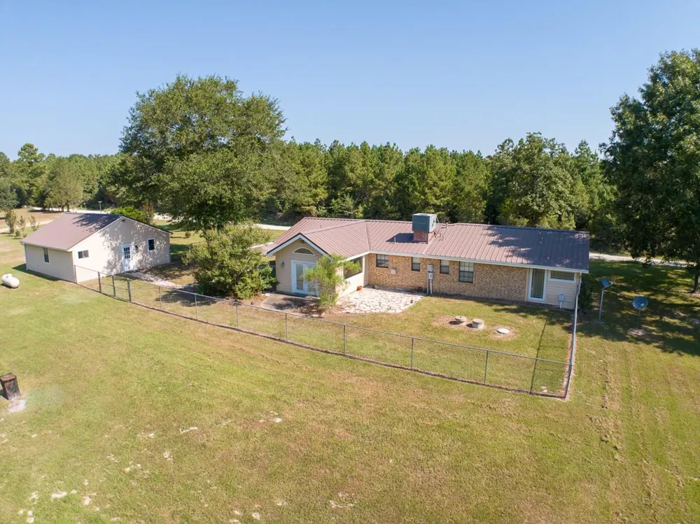 3308 County Road 4505 Crockett, TX 75835