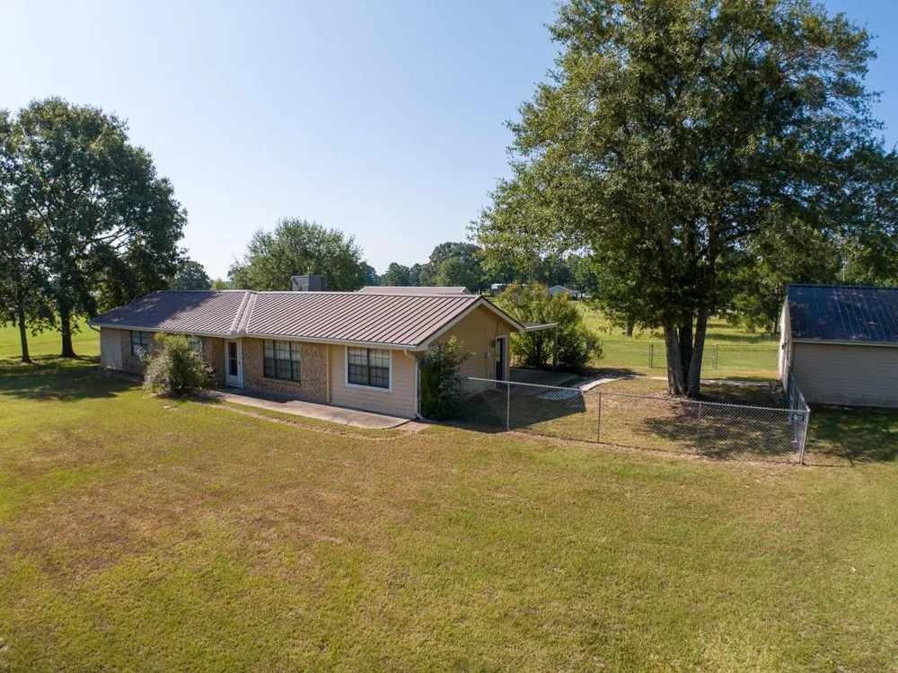 3308 County Road 4505 Crockett, TX 75835