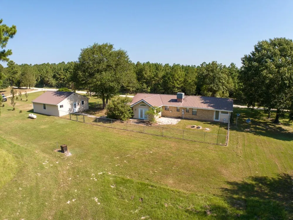 3308 County Road 4505 Crockett, TX 75835