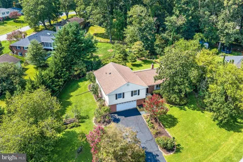 6 ROSENEATH COURT