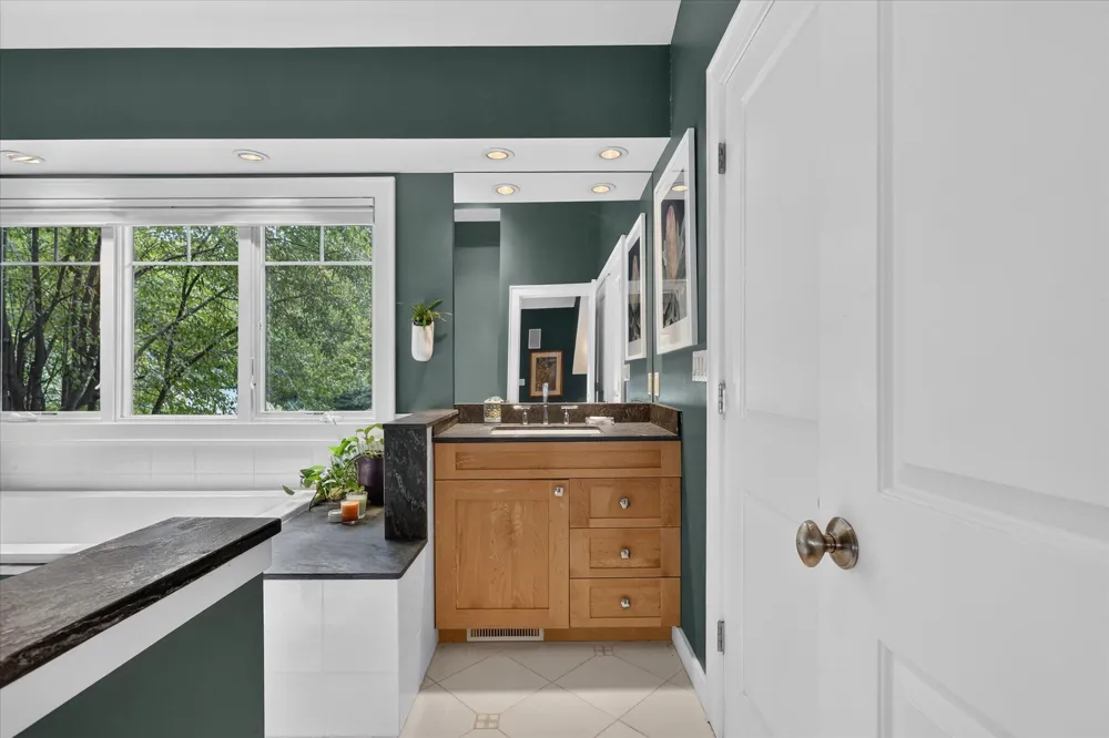 13724 Minnich Road Chikaming Township, MI 49125