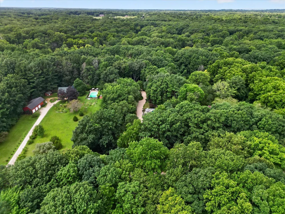 13724 Minnich Road Chikaming Township, MI 49125