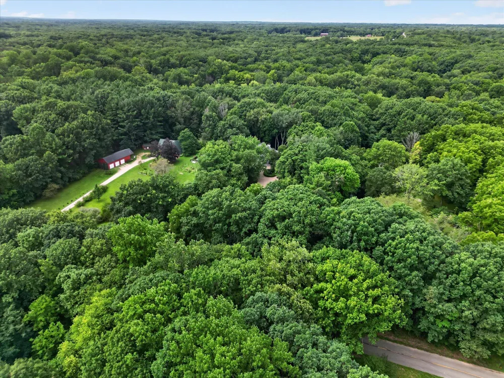 13724 Minnich Road Chikaming Township, MI 49125