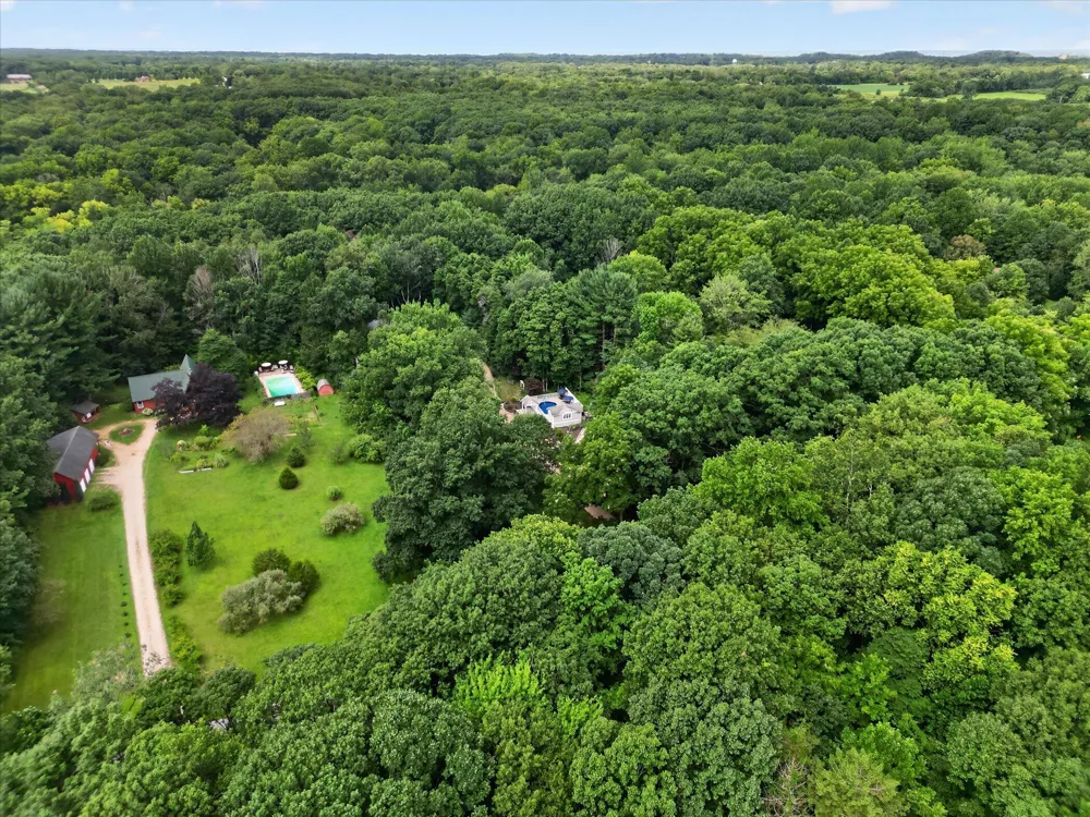 13724 Minnich Road Chikaming Township, MI 49125