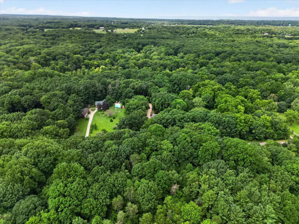 13724 Minnich Road Chikaming Township, MI 49125
