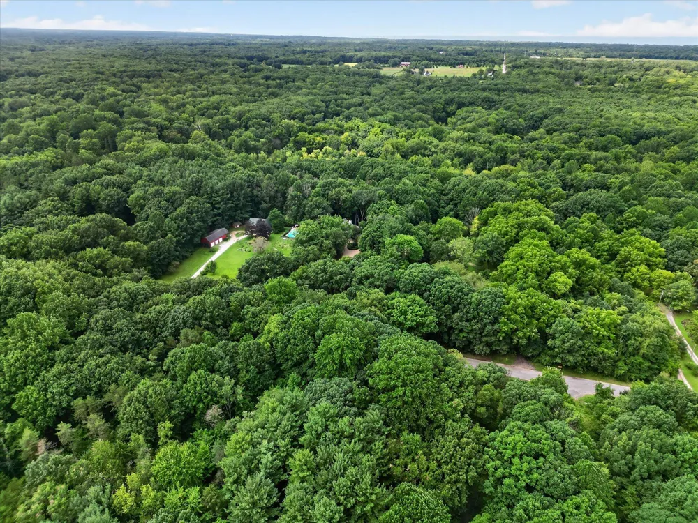 13724 Minnich Road Chikaming Township, MI 49125
