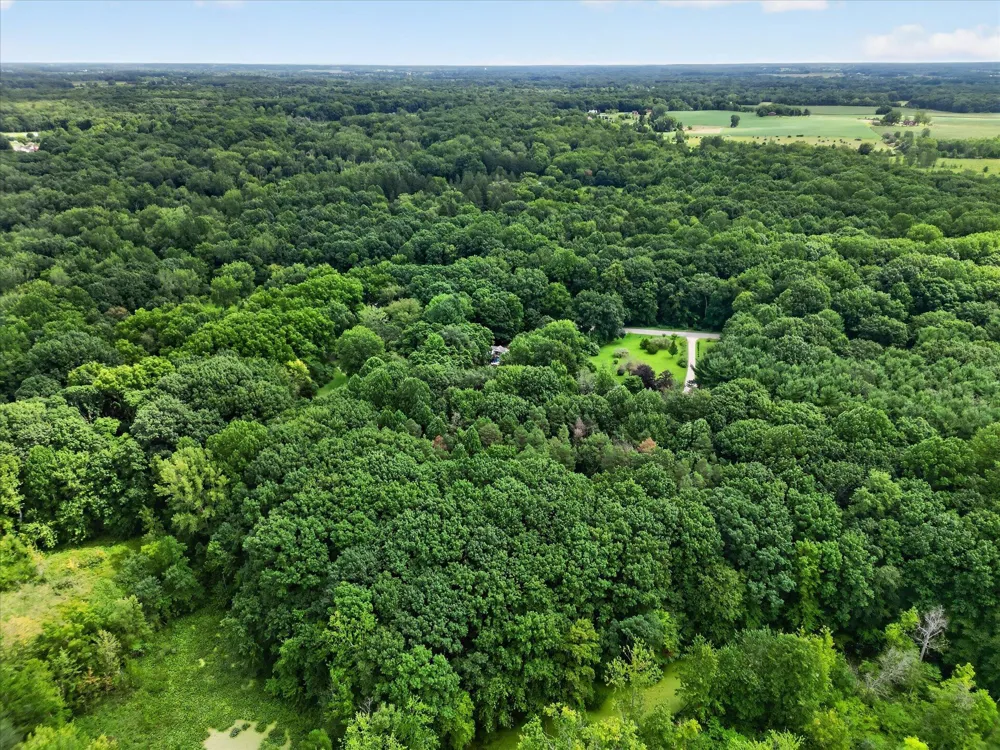 13724 Minnich Road Chikaming Township, MI 49125