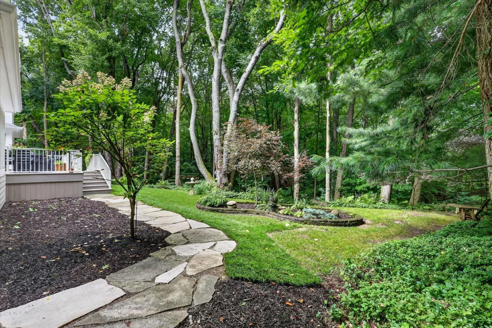 13724 Minnich Road Chikaming Township, MI 49125