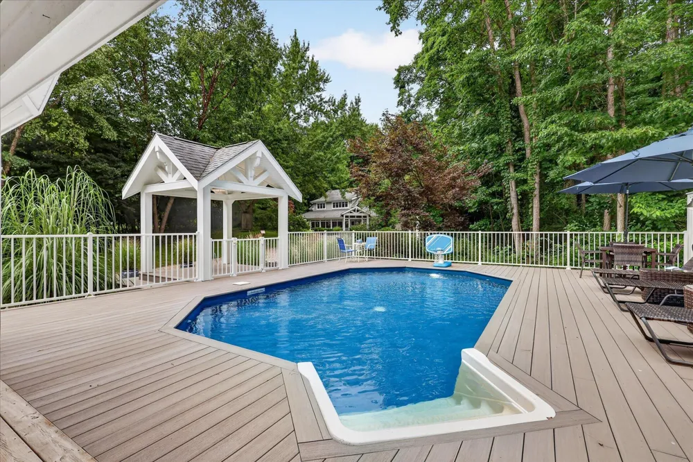 13724 Minnich Road Chikaming Township, MI 49125