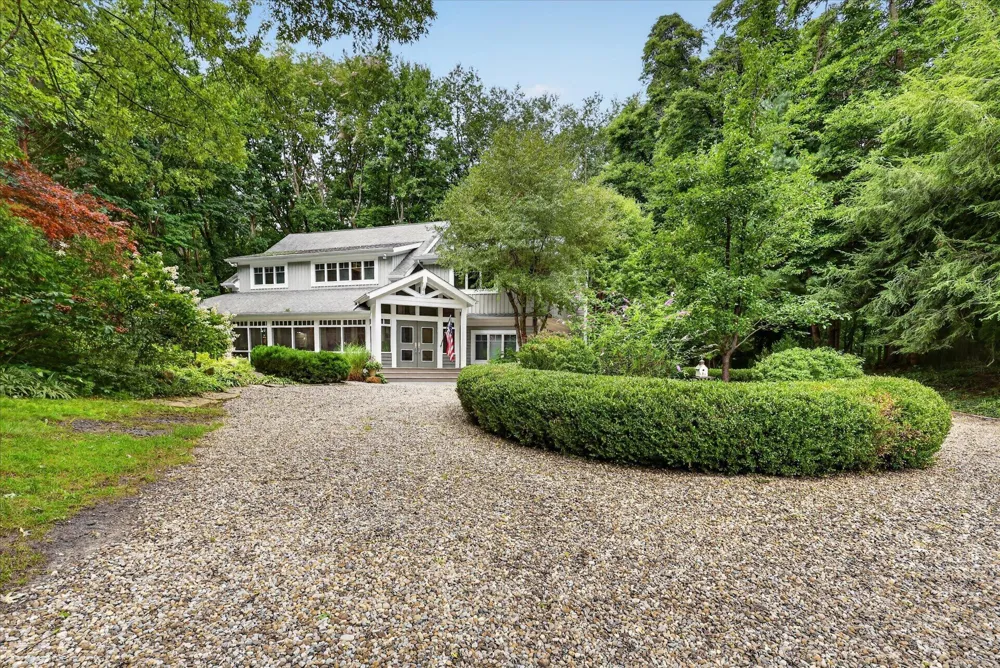 13724 Minnich Road Chikaming Township, MI 49125