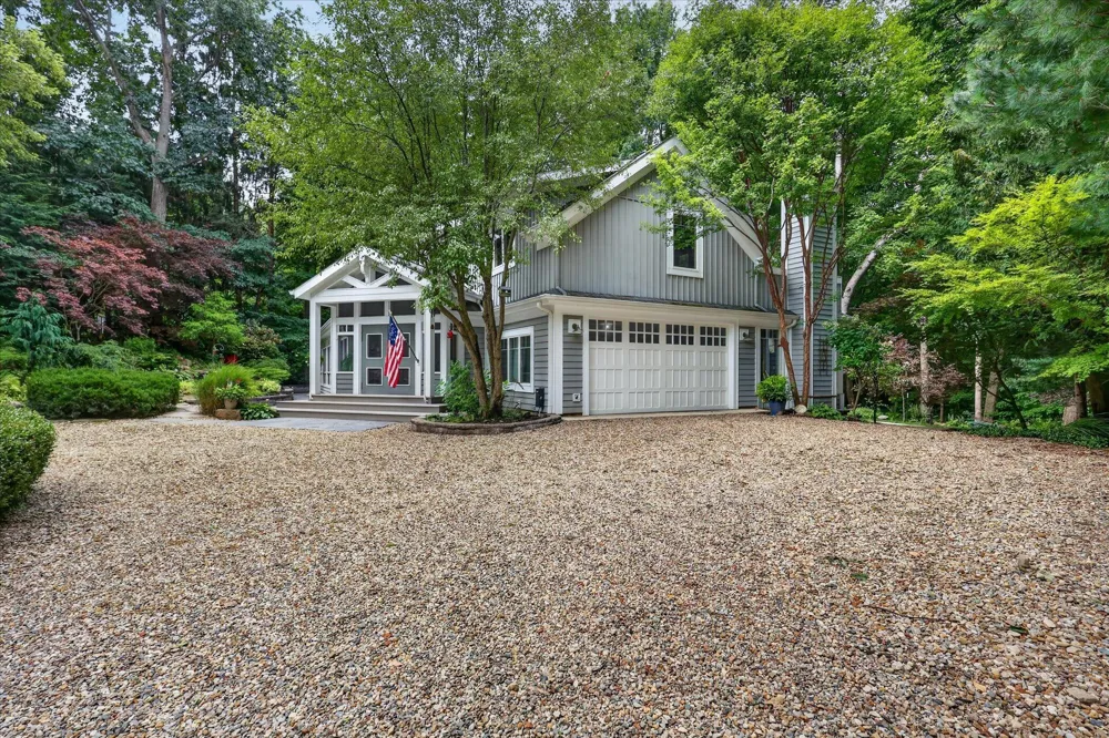 13724 Minnich Road Chikaming Township, MI 49125