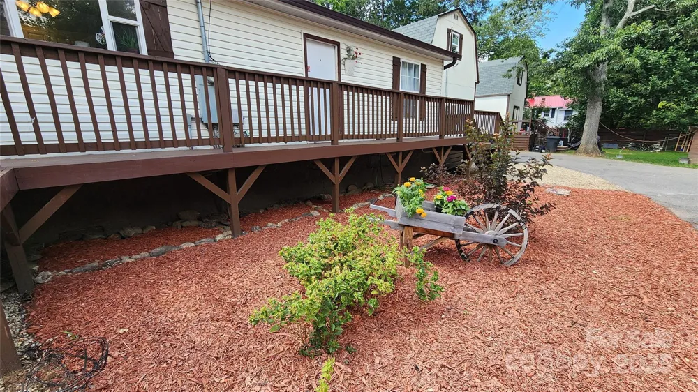 1235 Sulphur Springs Road Waynesville, NC 28786