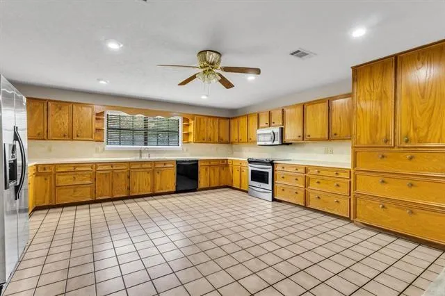 815 Hunter Ridge Lane Nederland, TX 77627