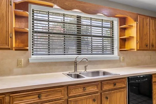 815 Hunter Ridge Lane Nederland, TX 77627