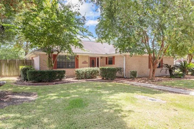 815 Hunter Ridge Lane Nederland, TX 77627