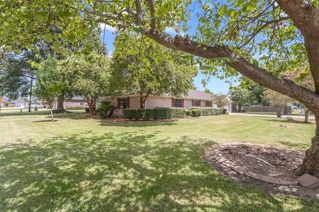815 Hunter Ridge Lane Nederland, TX 77627