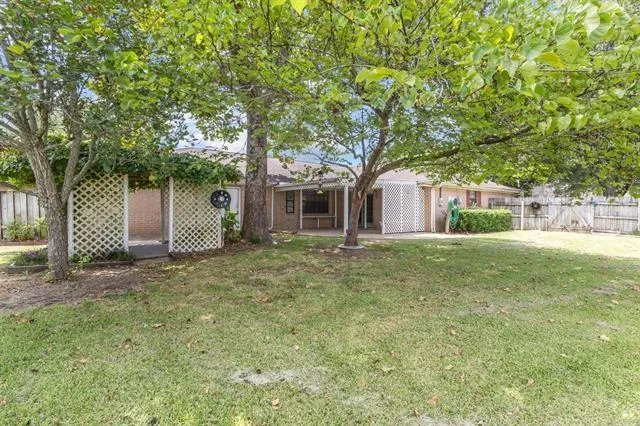 815 Hunter Ridge Lane Nederland, TX 77627