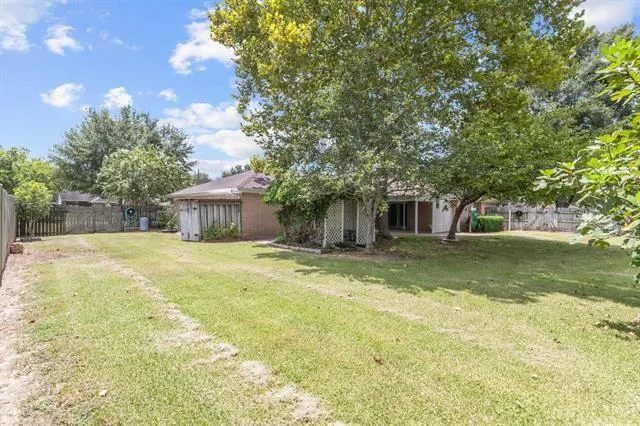 815 Hunter Ridge Lane Nederland, TX 77627
