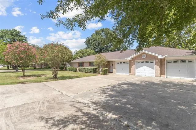 815 Hunter Ridge Lane Nederland, TX 77627