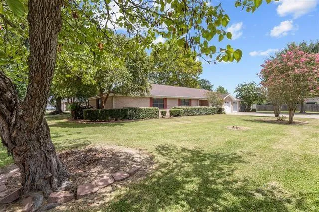 815 Hunter Ridge Lane Nederland, TX 77627