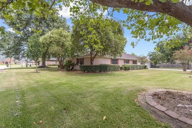 815 Hunter Ridge Lane Nederland, TX 77627