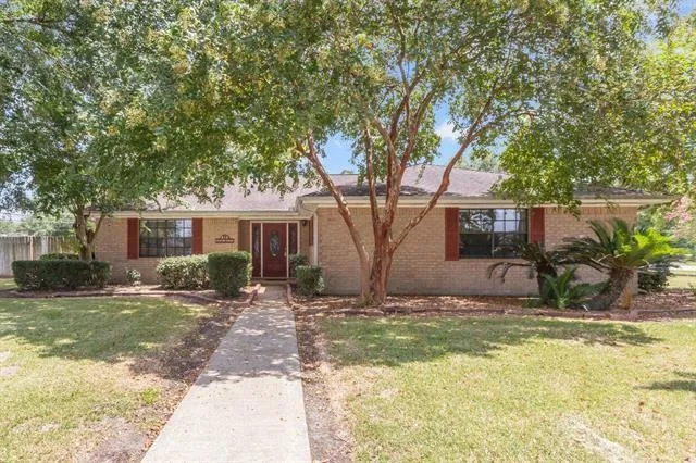 815 Hunter Ridge Lane Nederland, TX 77627