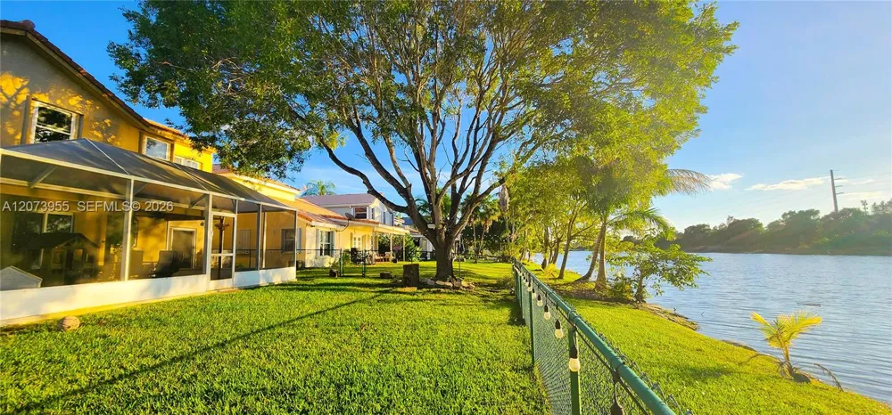 1308 SW 181st Ave Pembroke Pines, FL 33029