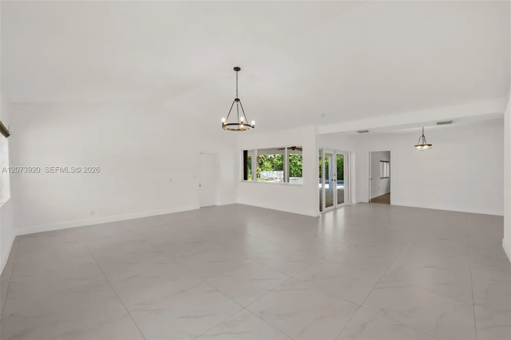 8261 SW 142nd St Palmetto Bay, FL 33158