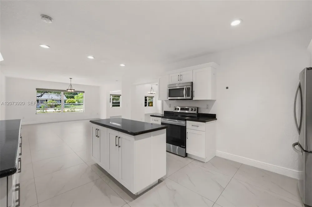 8261 SW 142nd St Palmetto Bay, FL 33158