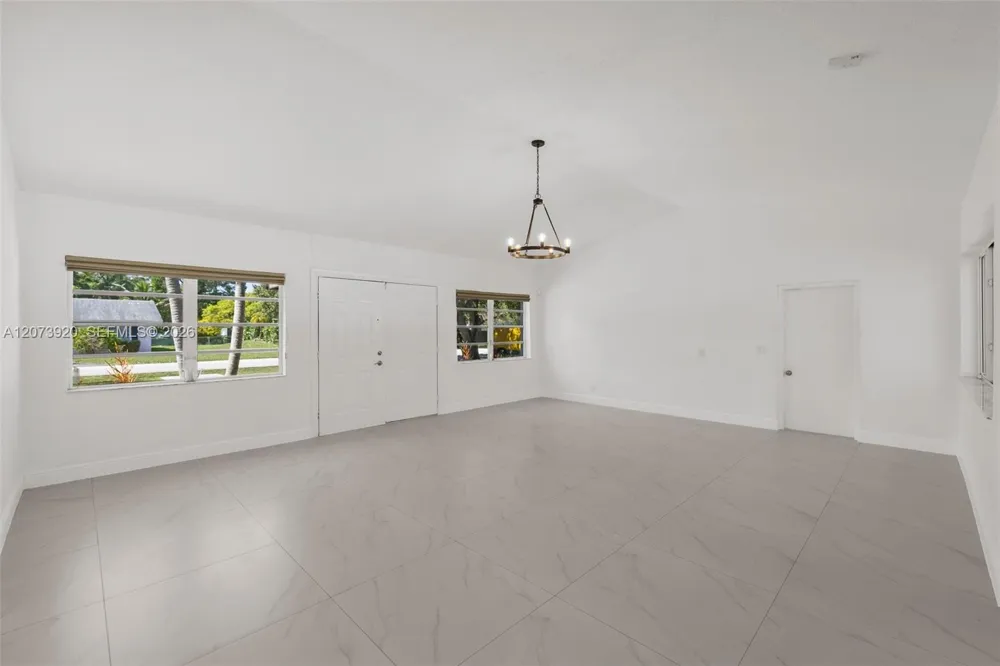 8261 SW 142nd St Palmetto Bay, FL 33158