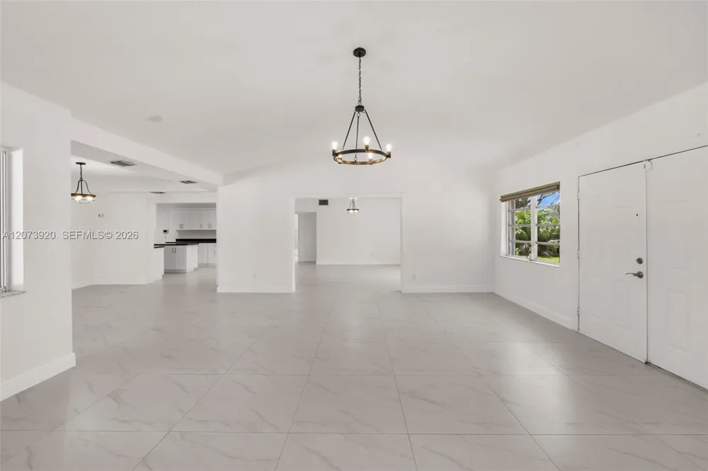 8261 SW 142nd St Palmetto Bay, FL 33158
