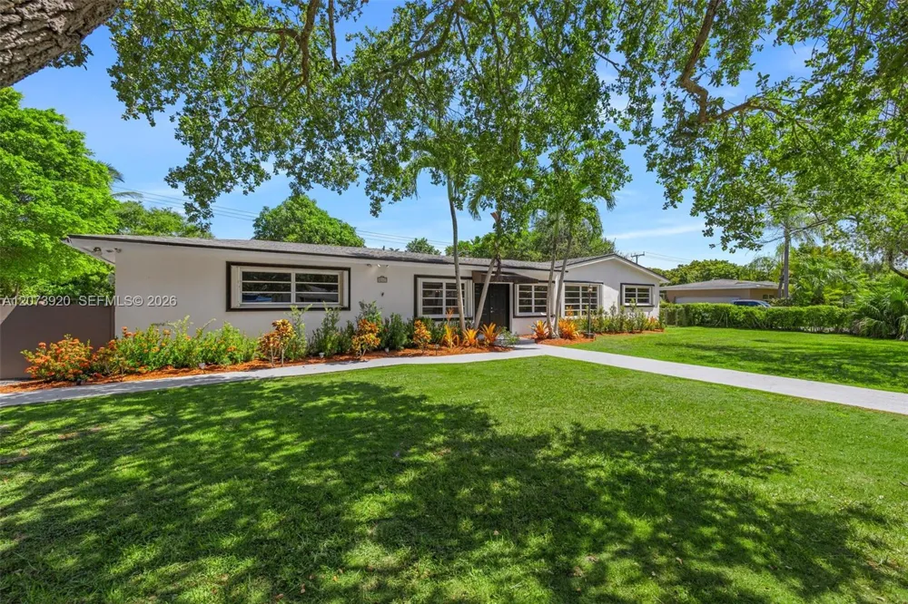 8261 SW 142nd St Palmetto Bay, FL 33158