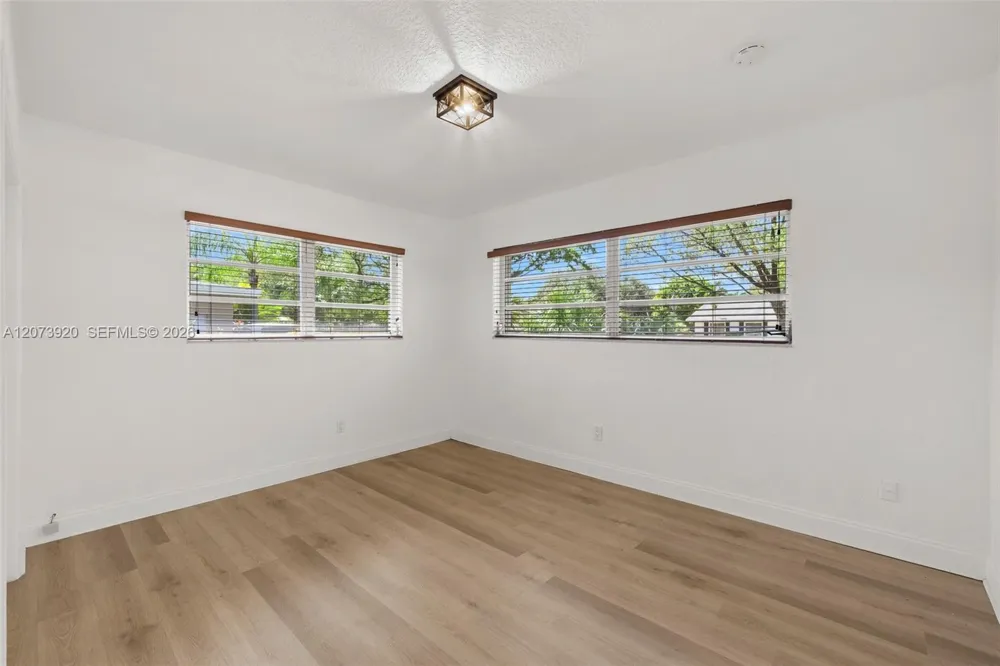 8261 SW 142nd St Palmetto Bay, FL 33158