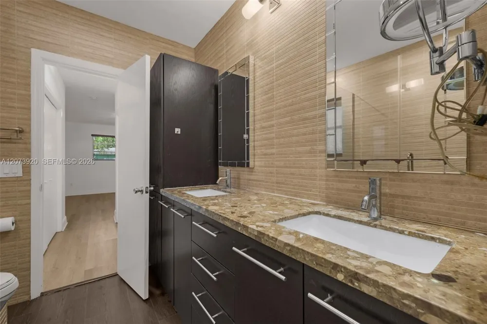 8261 SW 142nd St Palmetto Bay, FL 33158