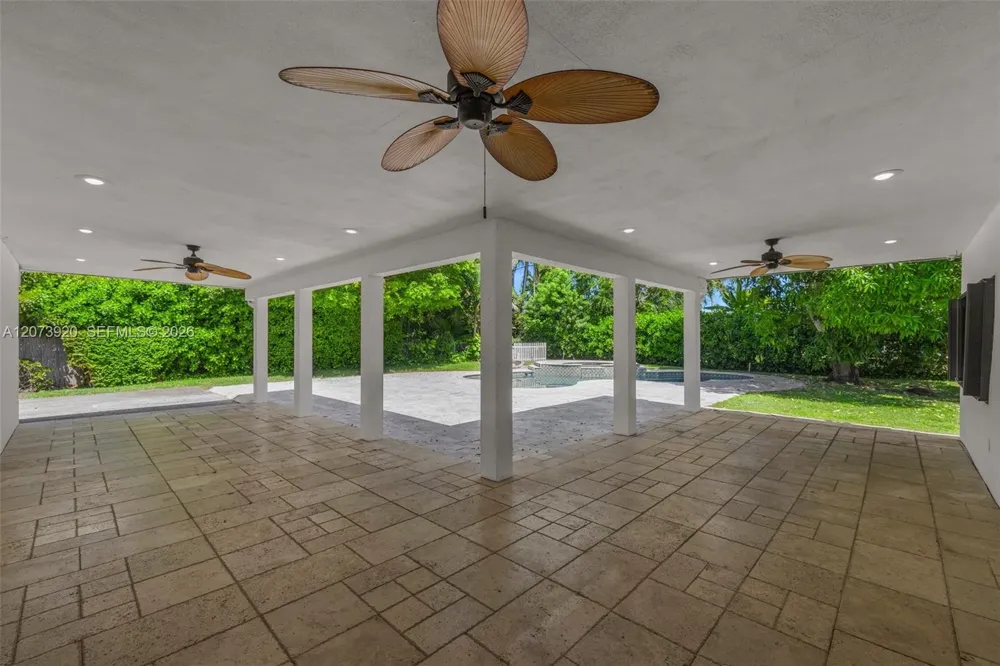 8261 SW 142nd St Palmetto Bay, FL 33158