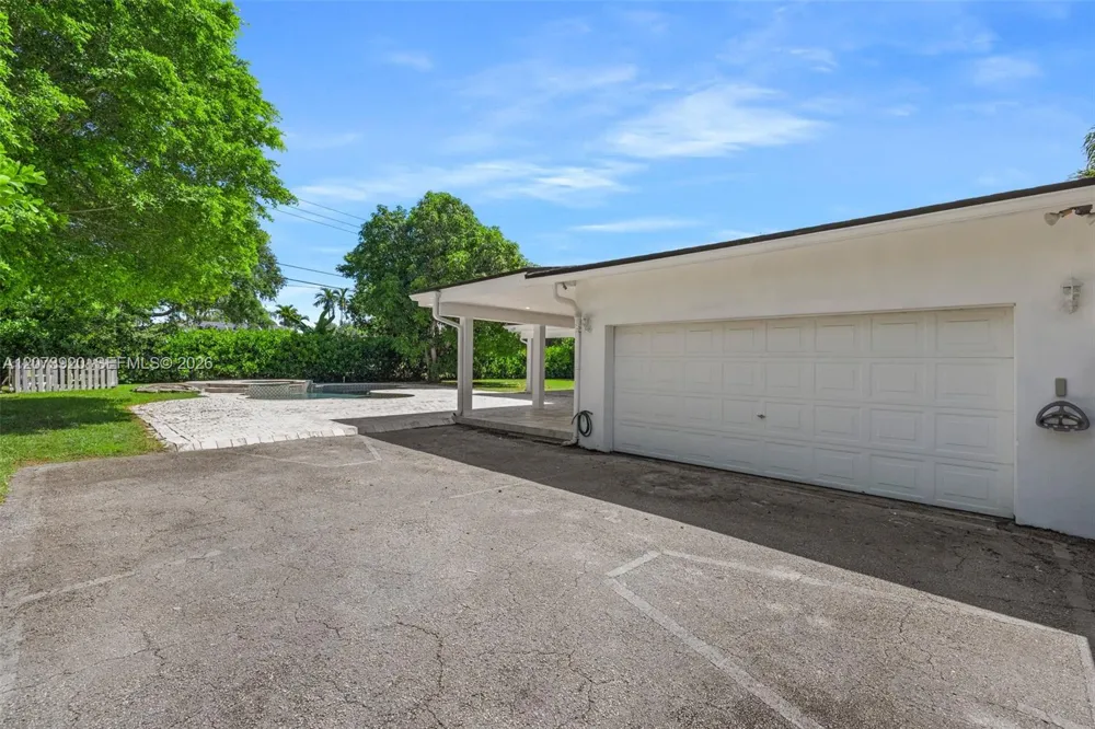 8261 SW 142nd St Palmetto Bay, FL 33158