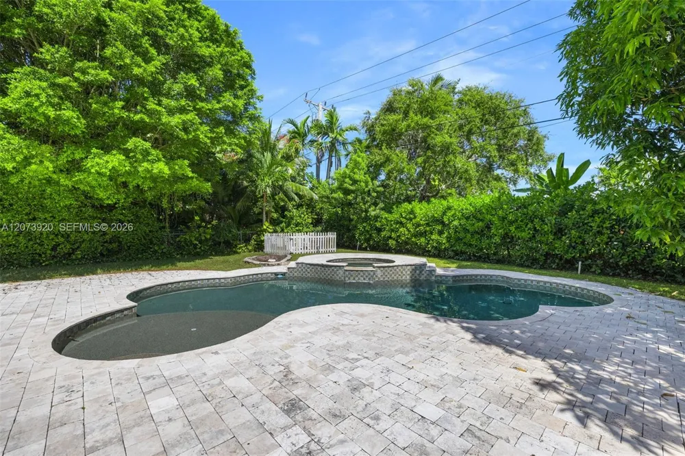 8261 SW 142nd St Palmetto Bay, FL 33158