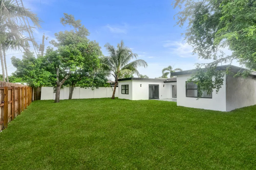 4581 NE 3RD AVENUE Oakland Park, FL 33334