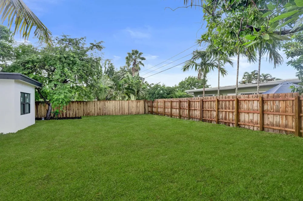 4581 NE 3RD AVENUE Oakland Park, FL 33334