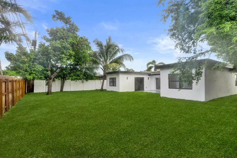 4581 NE 3RD AVENUE Oakland Park, FL 33334