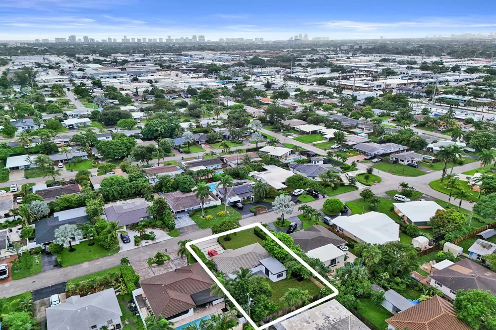 4581 NE 3RD AVENUE Oakland Park, FL 33334