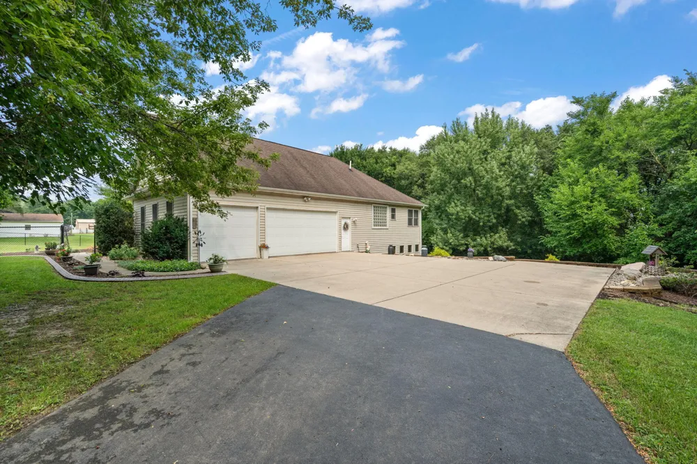 639 E Us Highway 6 Westville, IN 46391