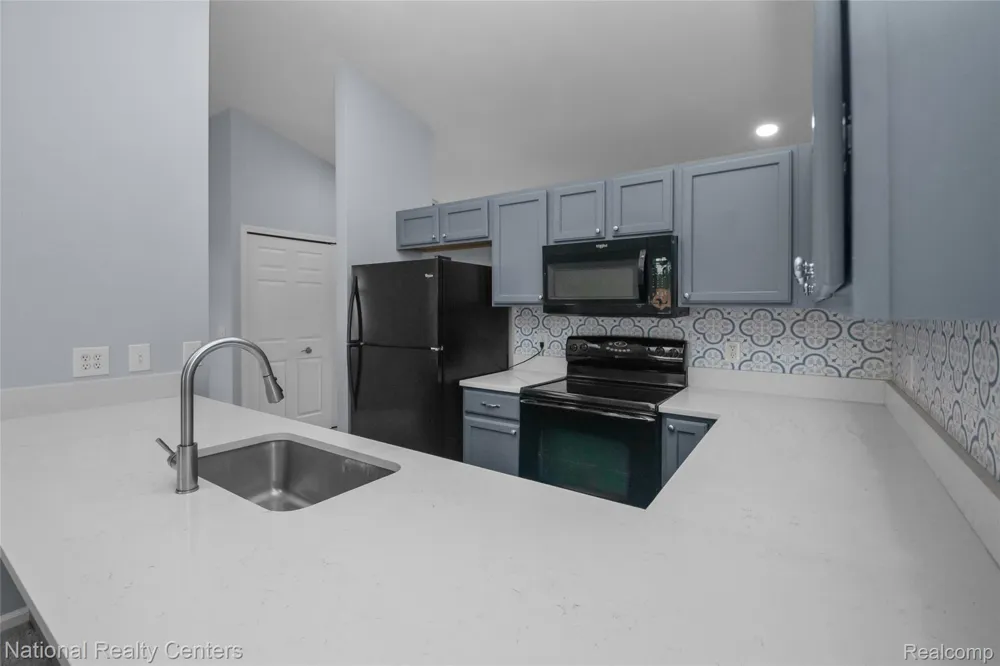 7094 Magnolia Lane Waterford Charter Township, MI 48327