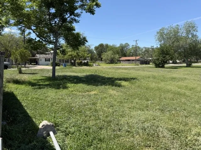1113 E Steiner Street Beeville, TX 78102