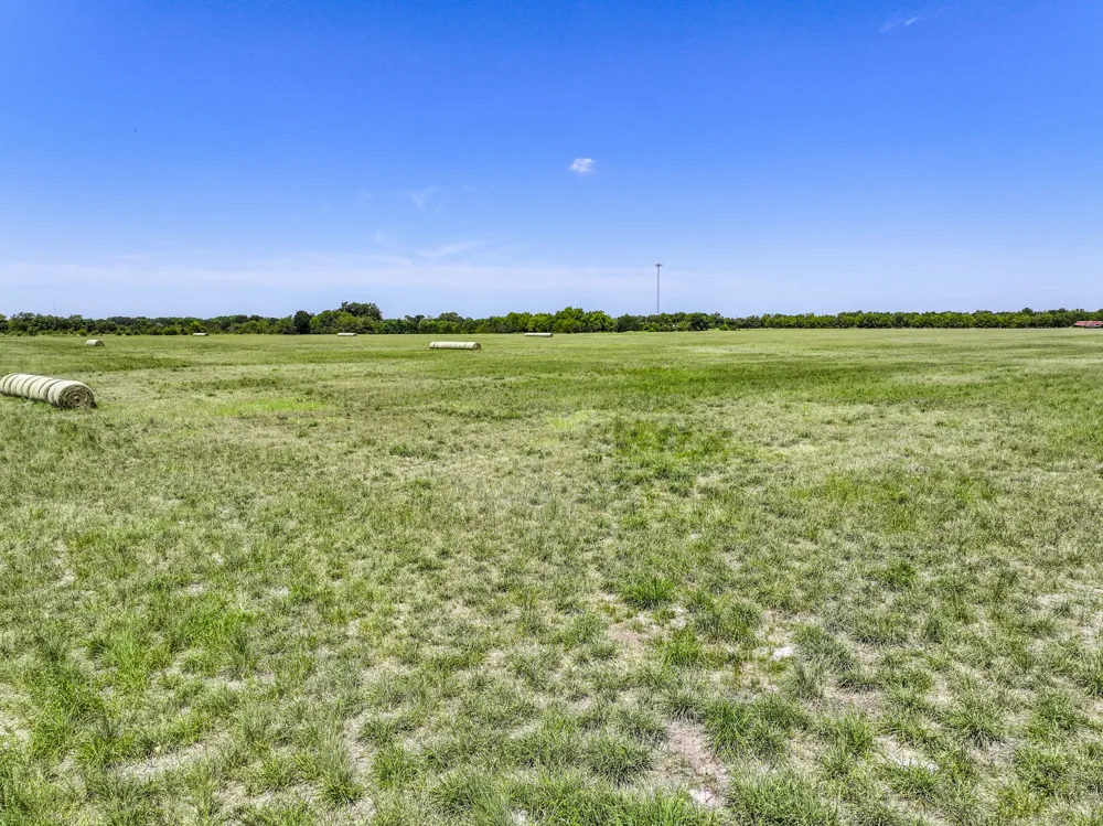 5726 County Road 4100 Greenville, TX 75401