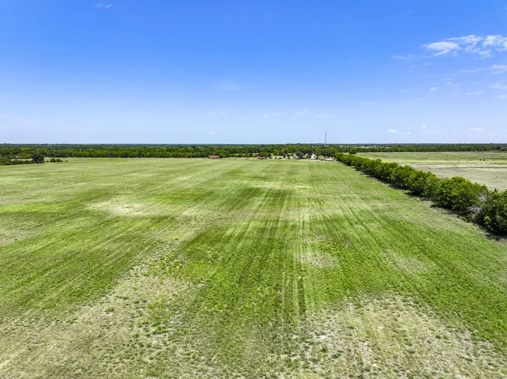5726 County Road 4100 Greenville, TX 75401