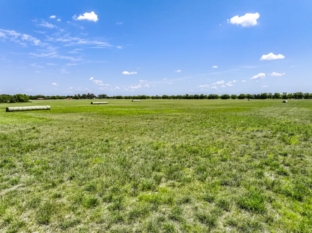 5726 County Road 4100 Greenville, TX 75401