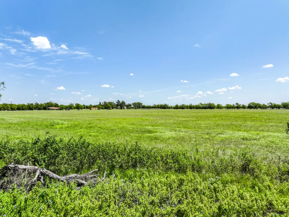 5726 County Road 4100 Greenville, TX 75401